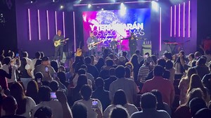 7.3K views · 367 reactions | Adorando a Jesús con ROJO en Cristo de Poder! Damos gracias a Dios por sus 25 años de ministerio!  #Rojo #Rojo25Tour #CristoDePoder | Josue Del Cid | Facebook