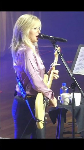 Liz Phair - Why Can't I? @ The Ryman in Nashville, TN 11/27/23. Great performance in the best venue