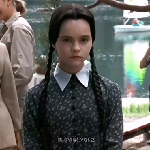 Merlína siendo cariñosa :) #merlinaaddams #joel #loslocosadams #fyp #wenesdayaddams #elev11nvol2 #parati #netflix #emotional #CapCut