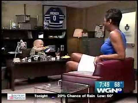 Giant TV Reporter interview with Mini-Me Verne Troyer