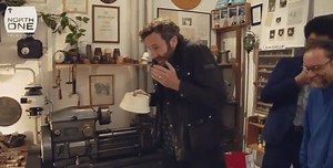 Pretending to drop a snowglobe😬 🐽 | The Humor Pig