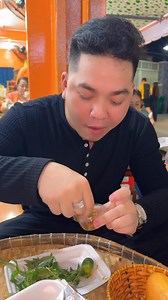 318K views · 5.7K reactions | Cua xào me tiệm Oanh Cua #huynhhaivlog | Huỳnh Hải Vlog | Facebook