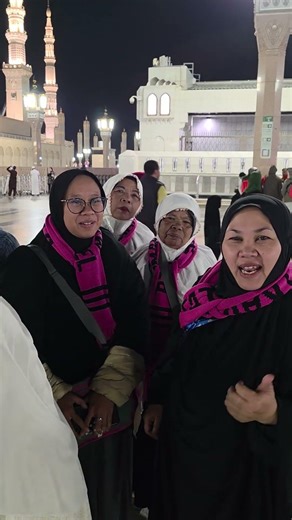 الصلاه علي النبي في المدينة المنورة #العمره #اكسبلور