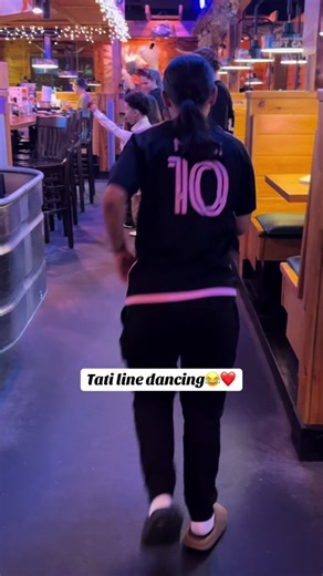 Tati's Hilarious Line Dancing at Texas Roadhouse