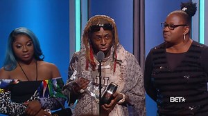 Lil Wayne praises officer who saved his life in BET speech