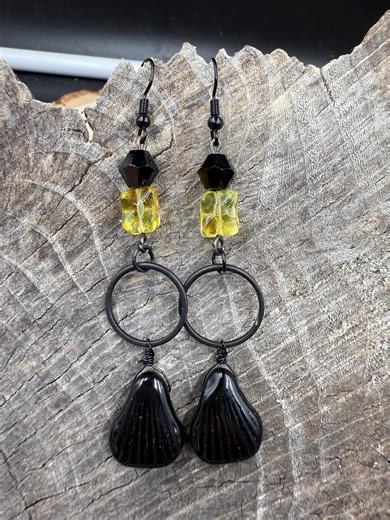 Onyx, Vintage Yellow Czech Glass Beads, Czech Glass Shell Beads and Black Hoop Earrings - Etsy