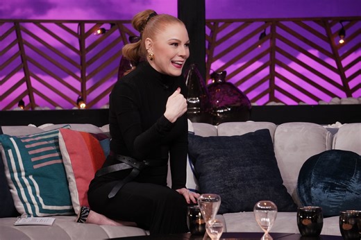 Este es un #AvanceExclusivo de lo que te espera esta noche en #NetasDivinas ☁💜☁, las #QueridasNetas hablarán sobre la diferencia de edades en las parejas 😅 y la divertida #ConsueloDuval confiesa la edad de su galán 😱 No te pierdas el programa completo en punto de las 9:30 p. m. MEX por #Unicable | Netas Divinas