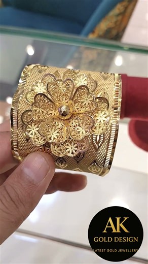 Luxury Style Gold Bangles #arabicgold #goldjewellery #dubaijewelry #22kgold #trending