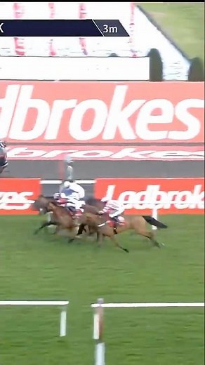 The Jukebox Man wins a vintage King George VI Chase 🏆