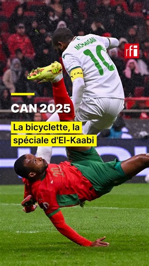 🪚Ancien menuisier, il devient LE buteur de la CAN 2025. 😱Ce dimanche, Ayoub El-Kaabi, l'attaquant marocain sera très attendu face à la Tanzanie, en 8èmes de finale de la Coupe d'Afrique des Nations. Un joueur au parcours atypique et aux buts spectaculaires. 💪🏾Va-t-il encore prouver que même sans formation classique, on peut devenir un finisseur redoutable ? Nabil Djellit en est déjà convaincu. #can2025 #elkaabi #morocco #bicyclette #ciseaux | RFI
