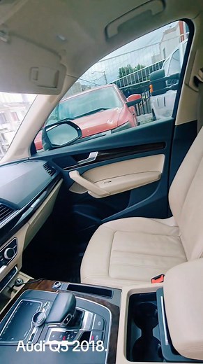 Audi Q5 2018 Elite - Oferta Irresistible en SUV Premium. ¡Descubre el lujo y rendimiento de este Audi Q5 2018 Elite! Ideal para familias o profesionales que buscan comodidad, tecnología y tracción integral Quattro. En excelente estado, listo para rodar con estilo. Precio accesible con financiamiento flexible – ¡no esperes! Motor: 2.0L TFSI Turbo (252 HP, aceleración 0-100 km/h en ~6.3 seg, consumo eficiente ~11 km/l mixto). Transmisión: Automática S tronic de 7 velocidades con paletas al volante