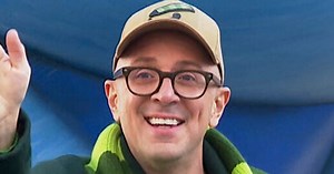 Steve Burns Says Hosting 'Blue's Clues' Became 'Impossible'