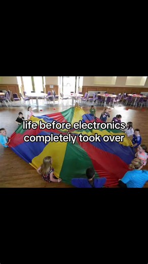 Which early 2000s memory gave you the most nostalgia? #nostalgia #2000snostalgia #2000sthrowback #nostalgiacore #childhood