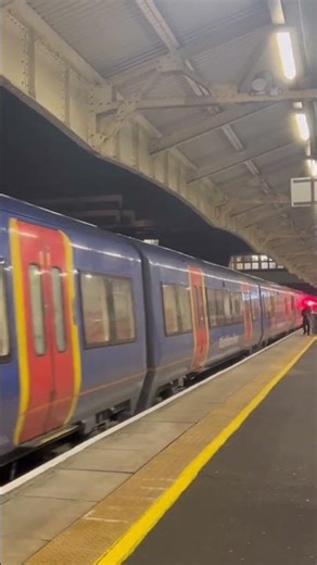 Last Livery Class 458 EMUs 458533 & 458530 approaches Wimbledon, 20th December 2025