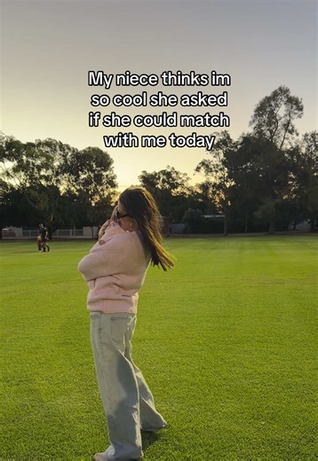 Just two divas in pink sweaters 😋