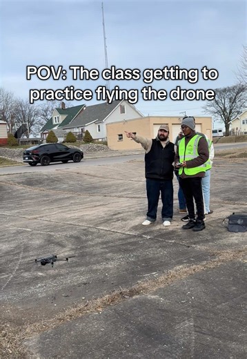 Our students are finally getting hands on experience with drones! 🙌🏻 they’ve come so far and have learned so much! #droneacademy #modroneacademy #dronepilot #dronepilotlicense #drone