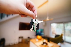 Rent vs. lease: the advantages and drawbacks of each