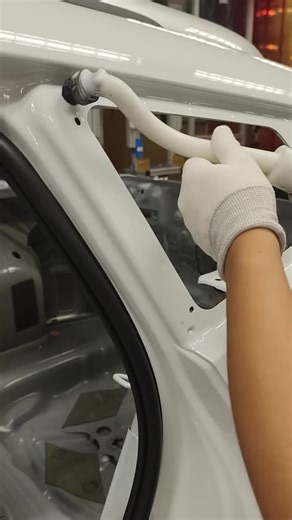 Car factory: glass glue application