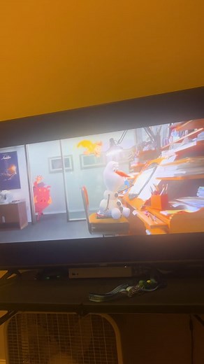 The late Robin Williams Voice is used for the genie in the “once upon a studio” disney 100th anniversary short that just debuted on ABC. Outtakes were used from voice bits of original recordings. His estate gave permission for Disney to use them for the short. #robinwilliams #aladdin #genie #disney100 #onceuponastudio #didyouknow