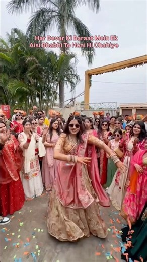 Bhabhi’s Power-Packed Dance at her Devar's Baraat | Wedding Dance | Saree Love | Family Shaadi Dance