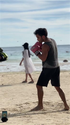 Beach boxin’ in Boracay #boracay #boxing #beach