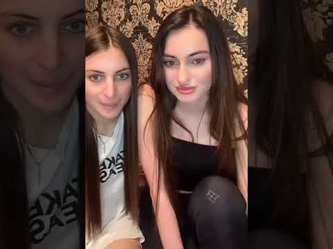 Periscope - crazy girls kissing
