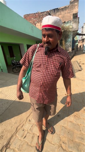 Up wala Sheikh chilli on Instagram: "Sheikh chilli aata lana ja raha tha 🤣#comedy #reels #lafing #fanyvideo"