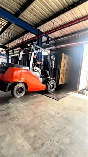 Timber Unloading from Container #forklift #shorts #timber