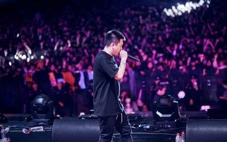 Ten Toes Down (脚踏十地) (Live)----派克特 和声版伴奏