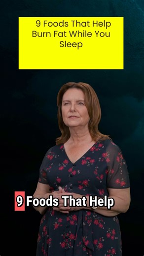 🌙 9 Foods That Help Burn Fat While You Sleep What if sleeping could become part of your fat-burning strategy? Most people think eating at night ruins weight loss. But science says something different. The truth is: your body burns fat while you sleep — if you give it the right nutrients. These foods don’t work by magic. They work by supporting: ✔ Hormone balance ✔ Muscle repair ✔ Blood sugar control ✔ Deeper, more restorative sleep When sleep improves, fat loss improves. Late-night eating isn’t