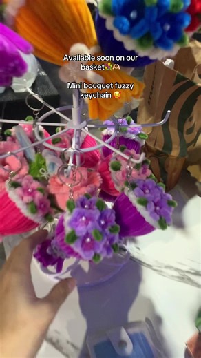 Mini Bouquet Fuzzy Keychain Tutorial
