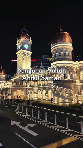 Beneath golden skies and whispering clouds, She stands — timeless, regal, and proud. Where arches bloom and domes gleam bright, A symphony of heritage bathed in light. Bangunan Sultan Abdul Samad — Not just a building, but a beating heart of history, Telling tales of time, unity, and identity. #klta #visitmalaysia2026 #tourismmalaysia #vmy2026