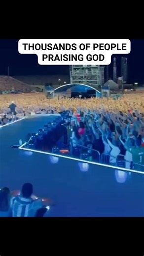 THOUSANDS OF PEOPLE PRAISING GOD GLORY TO GOD #praiseandworship #worshiptogether #GloryToGodInTheHighest | Joshua Faith Maiso Sacay