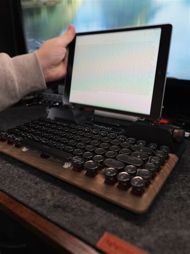 Discover the 7Key Retro Typewriter Mechanical Keyboard