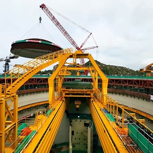 Dome airlifted and put in place! Unit 6 at Lufeng Nuclear Power Plant in southern China’s Guangdong Province hits critical phase. Once fully operational, this plant will: ⚡ Generate 52 billion kWh yearly 🌏 Cut 42 million tons of CO2 emissions annually | Mao Ning Chinese Foreign Ministry Spokesperson 毛宁