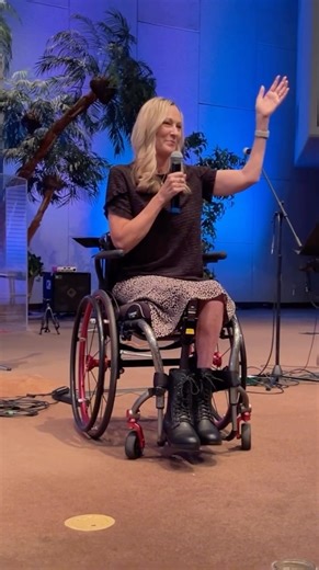 Tammy Gibson | Keynote Speaker on Instagram: "Gratitude isn’t just looking for the good, it’s looking for God. 💗 Where have you seen God show up in your life lately? 💋tg 🎤Book this message for your next gathering! Send me a DM or use the link in my bio."