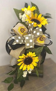 Sunflower Lantern Swag: Buffalo Plaid Bow, Rustic Farmhouse Decor - Etsy