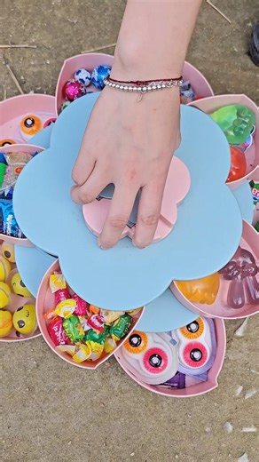 Ra là hộp kẹo
