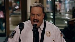 Cop plays arcade games while the mall gets robbed 🤦 | Filmisnow