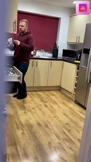 Clipping Paradise on Instagram: "Ever notice how a freshly printed book or magazine has that distinct, crisp smell? 📚👃✨ That’s largely due to the chemical compounds released from the paper, inks, and adhesives—especially from the oxidation of soy or petroleum-based inks. Each scent is a tiny snapshot of the printing process, meaning a new cookbook, novel, and comic book all have their own unique “paper perfume.” 🖨️🌫️"