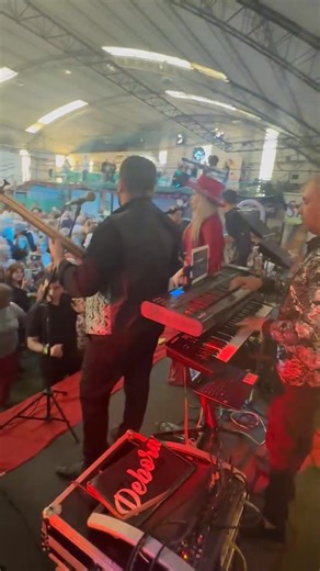 11K views · 219 reactions | Débora y su banda | Baba Norma Eventos | Facebook