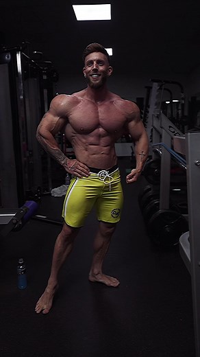 Bodybuilding Poses for Muscular Definition in Gym