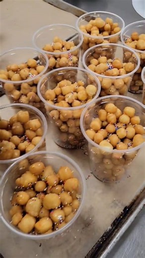 🎄🎄🎄Struffoli, also known as Italian Honey Balls, is a traditional Neapolitan dessert made of fried dough balls. The dough is formed into marble-sized balls, fried until golden brown, and then tossed in a honey syrup. The balls are crunchy on the outside and soft on the inside, and are often decorated with rainbow sprinkles. Struffoli is traditionally served during Christmas time, but is also served on Easter in most Italian-American homes. #vegasfoodies #vegasreataurants #summerlin #summerlin