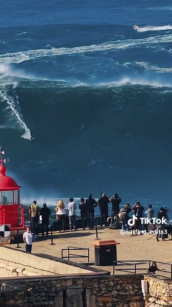 Pedro Scooby Surfing Huge Waves | Surfing Edits and Aesthetics
