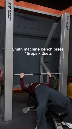 🔥Smith machine bench press #fitness #chestworkout #gymtips #benchpress