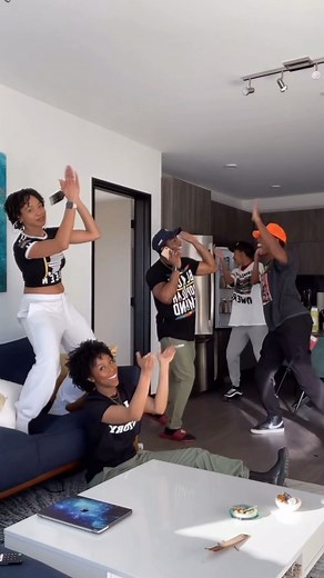 ⚡️Isaiah Russell-Bailey⚡️ on Instagram: "Family Vibes🔥 #Sunday @bperryrussell @antwonkeith @dance12neptune @keda_baby DC: @dtx_boogie #hannahmontana #dance #sundayfunday #blackhistorymonth"