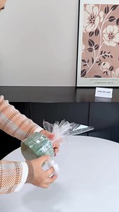 🩵💙🌷🌿 #floraldesign #florist #flowergiftbox #flowerarrangement #flowerbox | FloralSupplies.com