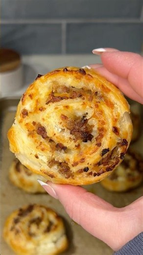 viral sausage cream cheese pinwheels recipe 😋 #recipe #cooking #food #shorts #easyrecipe #cheese