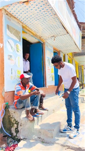 Raiiz prank public 🫢😂🤣🤣 #somali#kenyantiktok #raiiz13 #prank | raiiz13