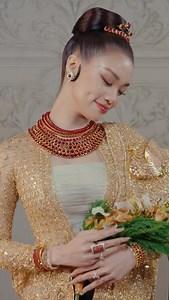 Our first Myanmar traditional wedding of the year and what a beautiful one to begin with. This ceremony marked the perfect ending to Pyae & Su Lei’s celebrations after they tied the knot in Italy. Courtesy of Pyae & Su Lei @pyaezonehein @sulei_tun Video Director @dimarbrata #axiooDimarBrata Photographer @awie #axiooDavid Together with @signature_wedding.asia_ @nuansa.concept @dfactory_ @lindsay_magic @minnthetsaen_designer #axiooYangon #axiooMyanmar | AXIOO